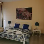 Oda ve Kahvaltı Rossani *